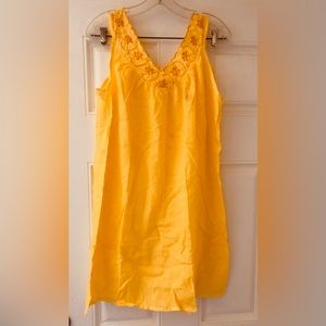Cute Vintage Yellow Nightgown